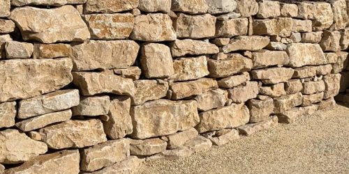 mur en pierre naturelle